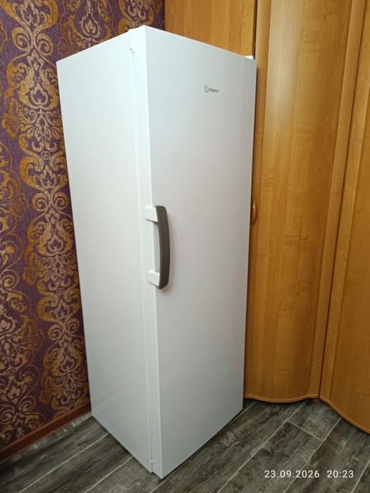 Новый Вертикальный морозильник INDESIT