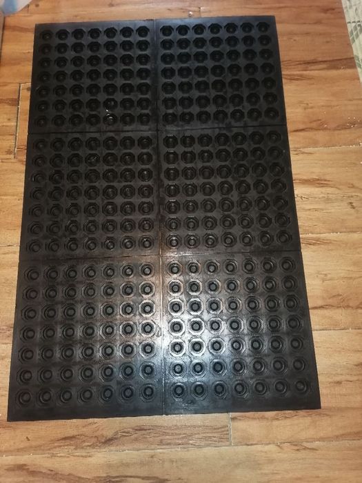 Противоскользящая резиновые перфорированные коврики