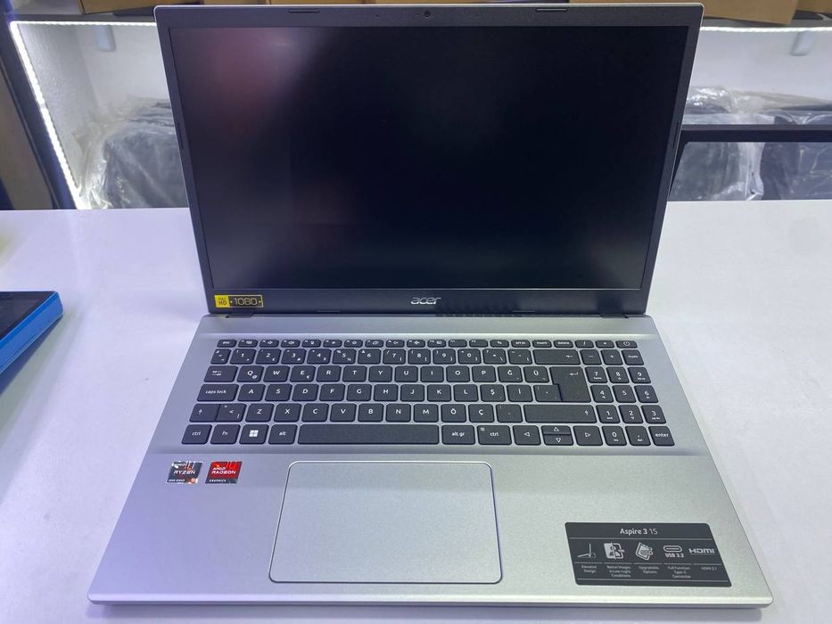 Acer A315 
AMD  R5 5500
DDR 16 GB 
M2 512 GB NVME
FULLHD  15,6

345 $