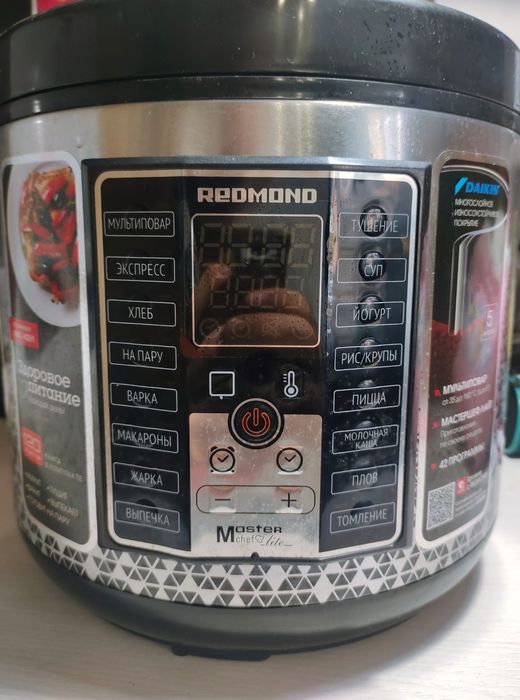 Мультиварка RED Solution RMC-M251 черный-серебристый