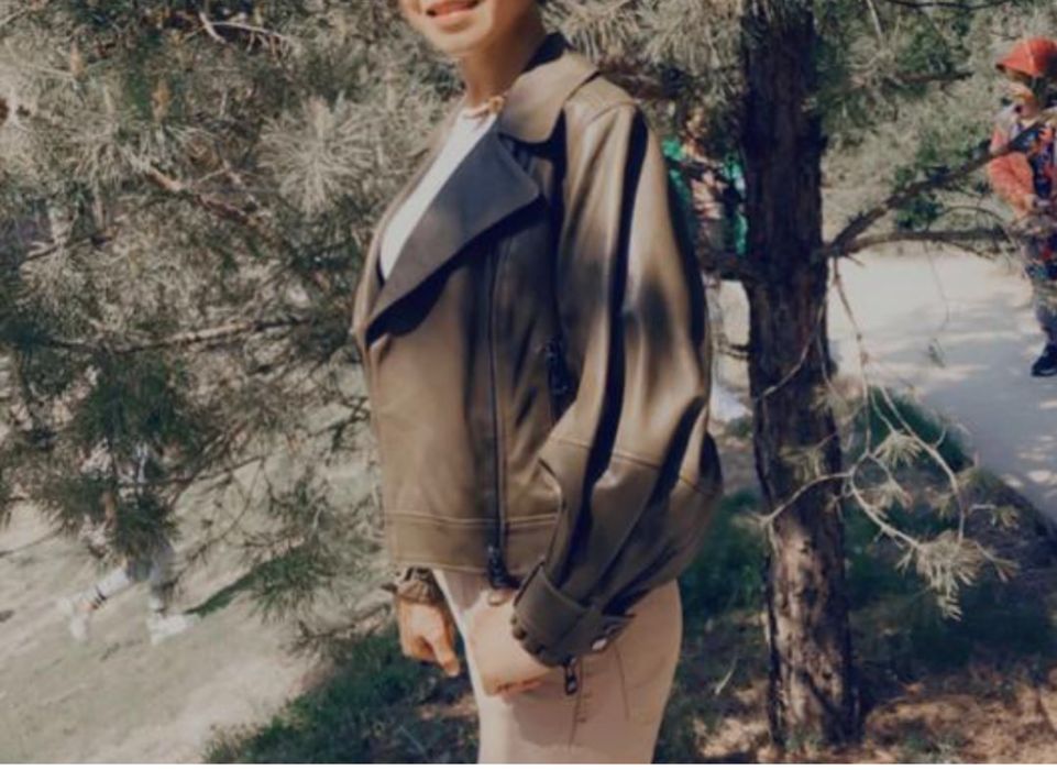 Кожанная куртка цвета хаки