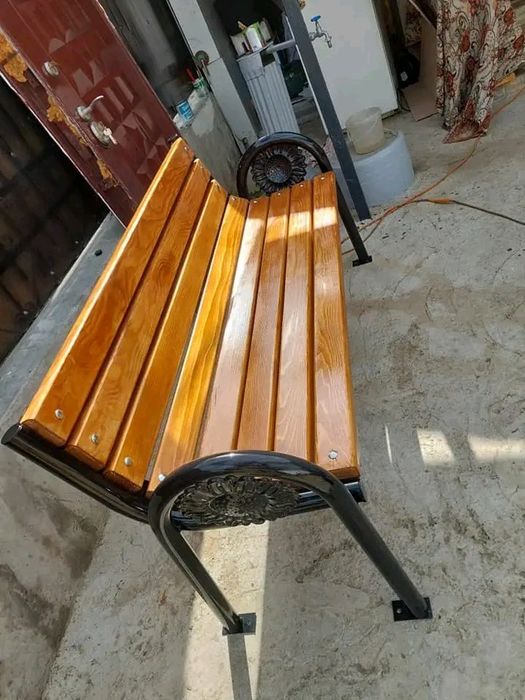 Seturi de mese și bănci