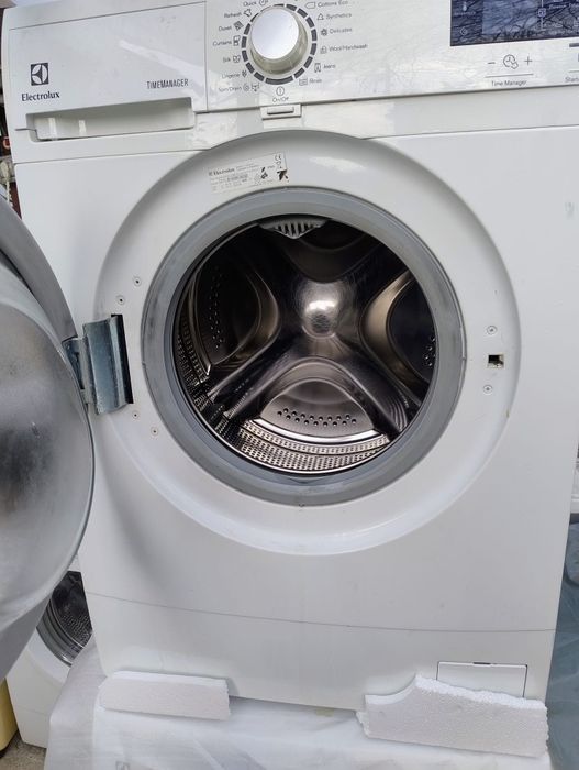 Vând mașină de spălat Electrolux