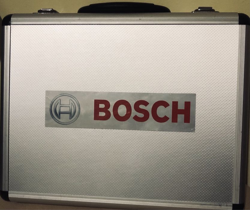 Продавам куфарче с 11 SDS свредла на BOSCH