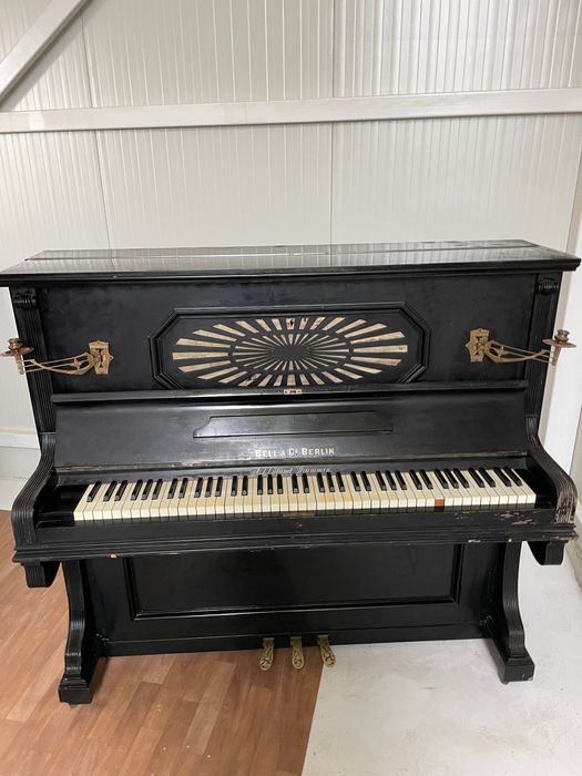 Pianine  stare foarte buna , trebuiesc acordate