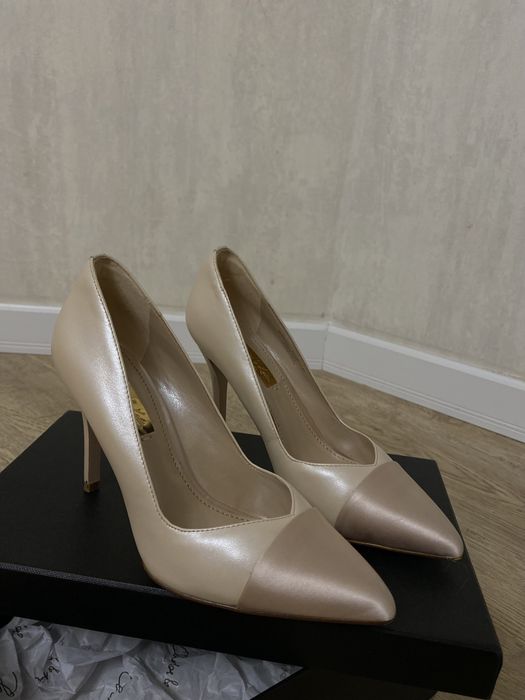 Лодочки Charles&Keith