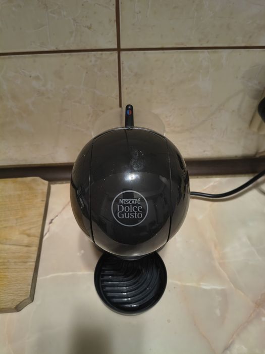 Vând aparat de cafea dolce gustos pe capsule