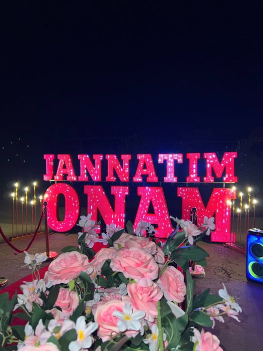 “JANNATIM ONAM” dekorotiv yozuvi sotiladi