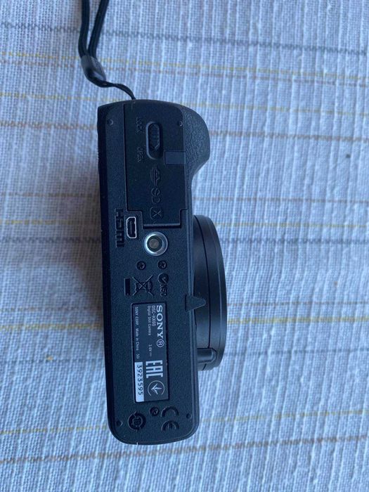 Продавам - компактна камера Sony DSC HX60- като нова!