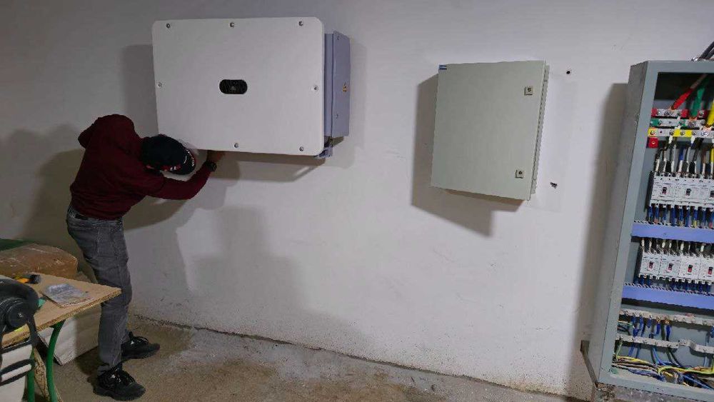 HUVAVEY Invertorlari bilan Quyosh Energiya Tizimingizni Yangilang!