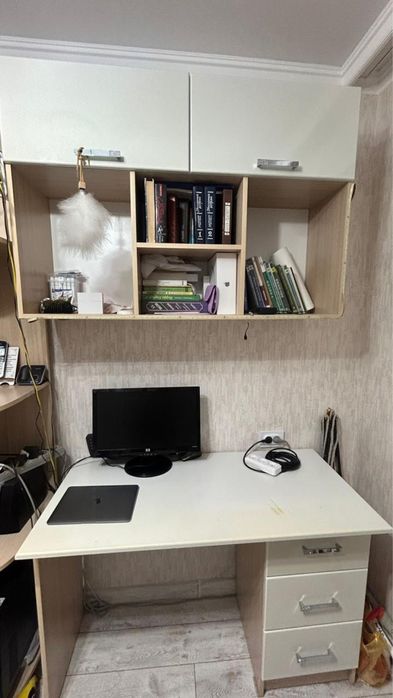 Продается уголок со шкафом и писменным столом