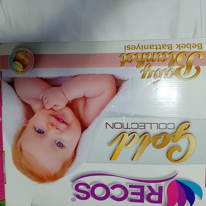 Vând paturica Baby gold colection nouă. Preț  negociabil.