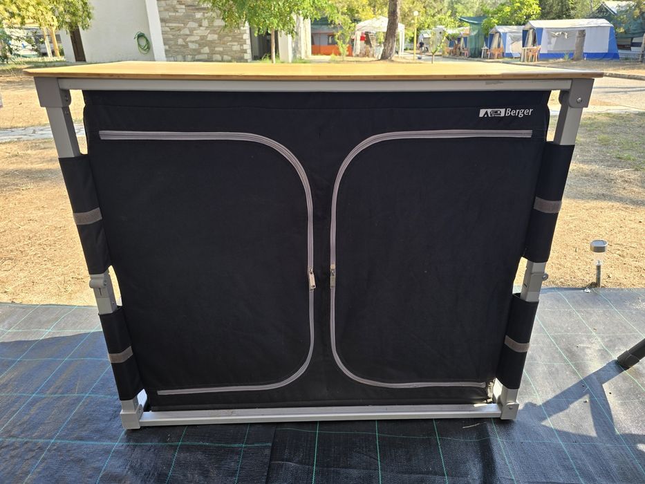 Dulap pliabil Berger deluxe pt camping, cort cu polițe si apărătoare p