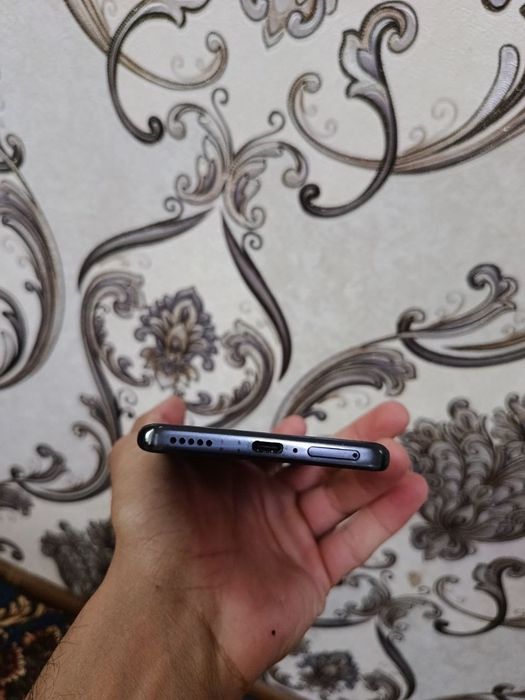Honor X9b 8ga 256 srochniy sotiladi