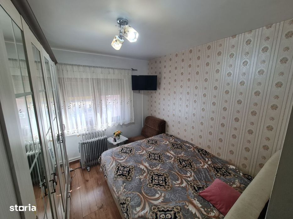 Vand apartament 5 camere Micalaca Str Abrud,2b.Decomandat,Spatios100mp