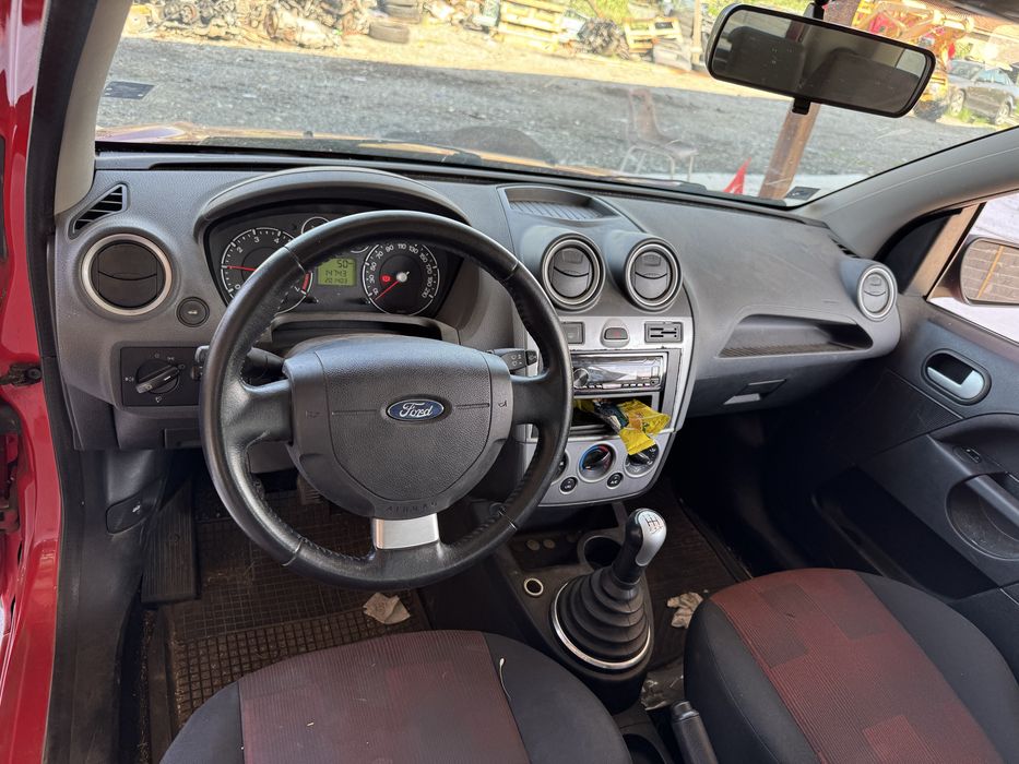 Форд фиеста 1.3 бензин 2008 Г само на части