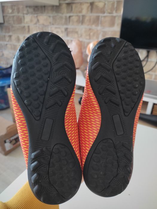 Футбольная обувь цена за две пары