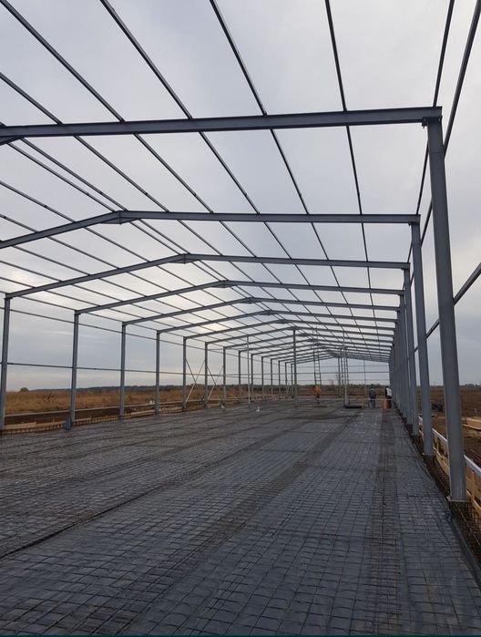 Vând structură metalică 10x35 din profile de160 cu teava și montaj