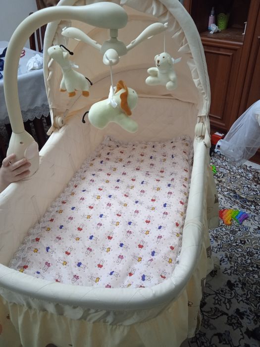 Детская люлька с мобилем