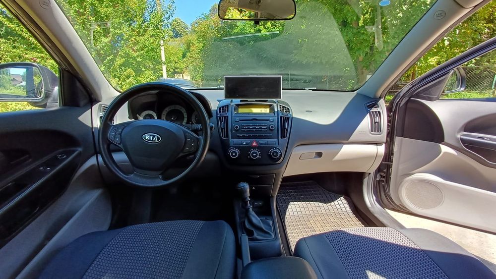 Vând Kia Cee’d hatchback (5 uși), un singur proprietar