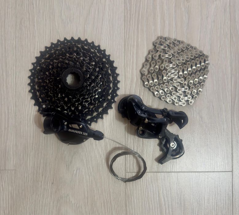 Piese transmisie 9 viteze: Set SRAM X5 și Set Shimano Alivio