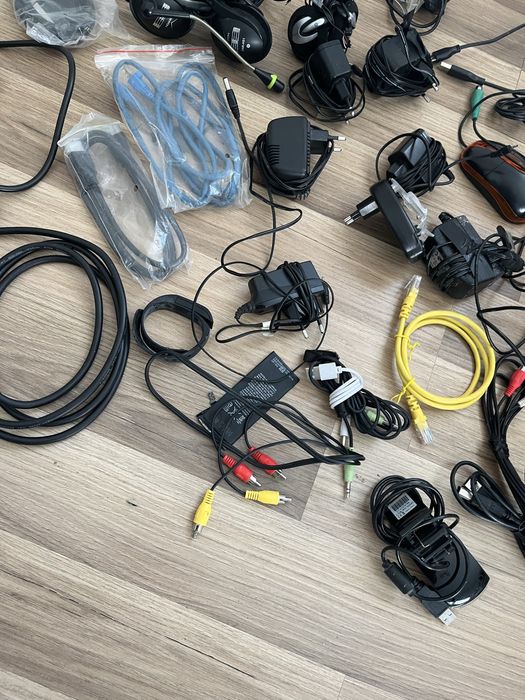Захранващи кабели и много други зарядни