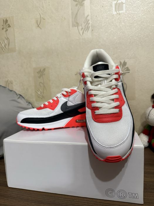 Кроссовки nike с офиуиального сайта новые