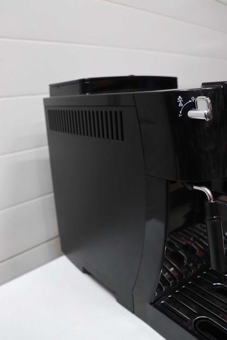 De'Longhi Magnifica ECAM222.20.B, Автоматична кафемашина с дюза за мляко, Машина за еспресо от зърна до чаша с 4 рецепти с едно докосване, 1450W