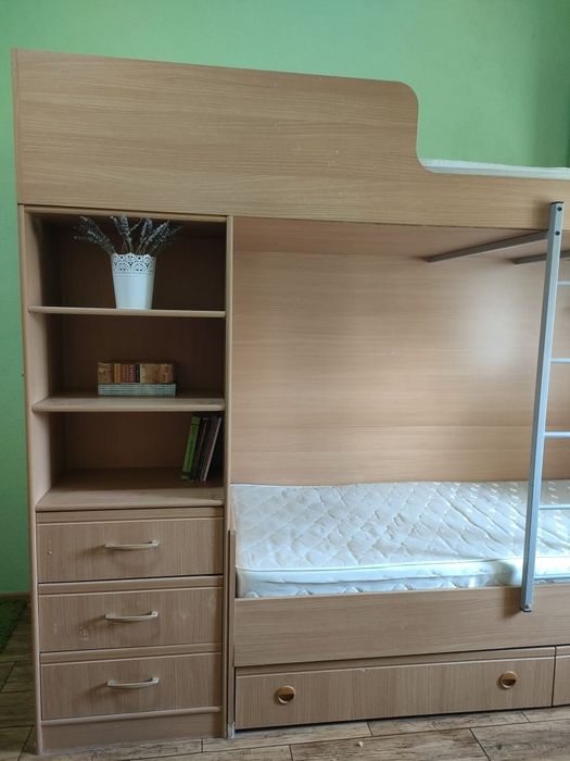 Отдам бесплатно двухъярусную кровать