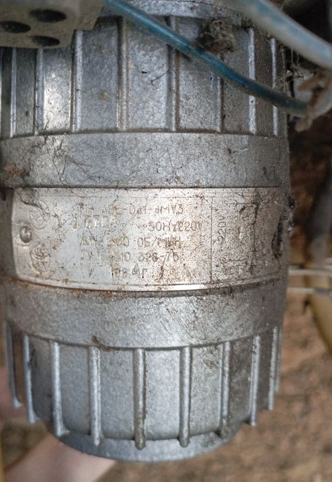 Продам телевизор  саттылады .