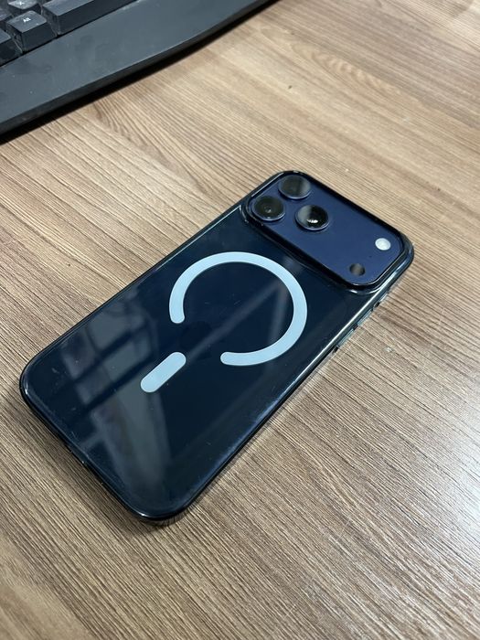 Продам Айфон 17 pro max