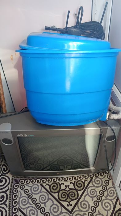 Продам машинку и телевизор