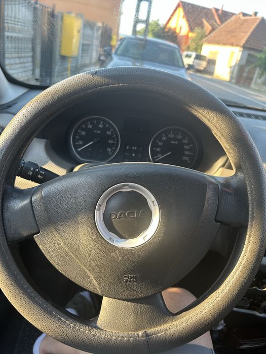 Vând Dacia Sandero 1.2 16V – Perfectă de Oraș și Drum Lung
