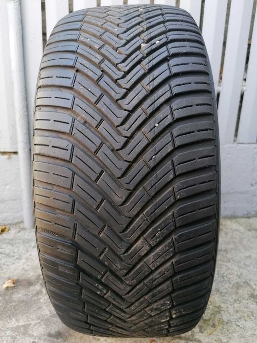 O anvelopa Continental AllSeasonContact 225 45 R17