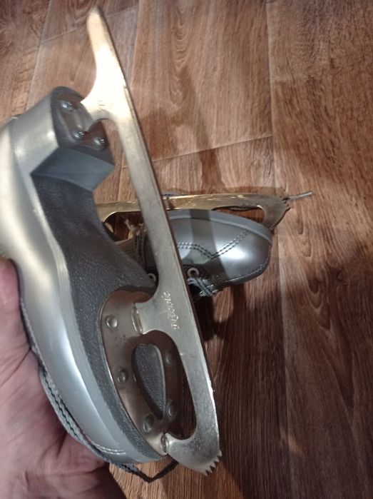 Продам коньки 38 размер