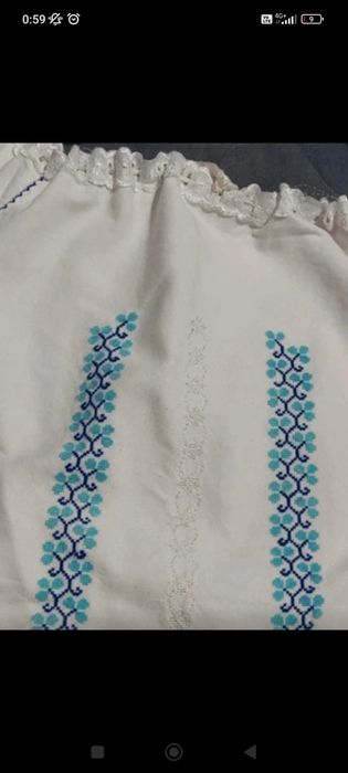 Ie tradițională cusuta manual