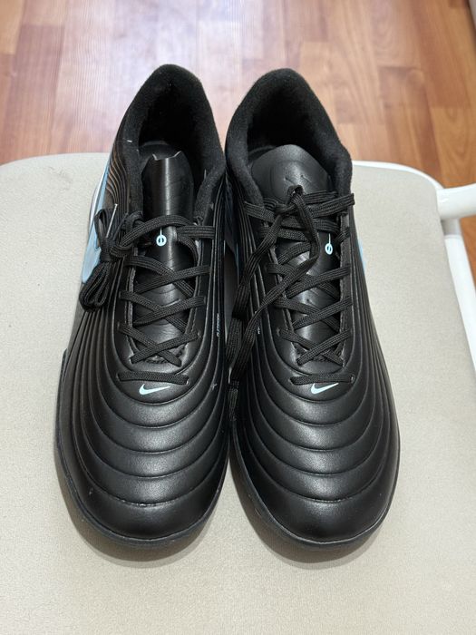 Новые сороконожки Nike Tiempo Maestro