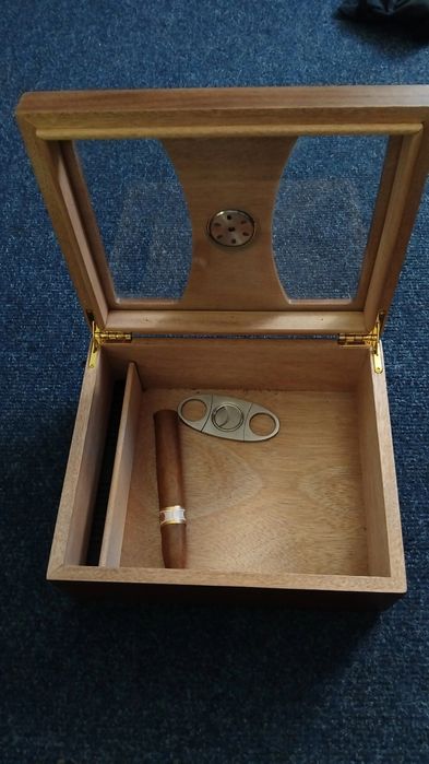 Хумидор за пури и пурети