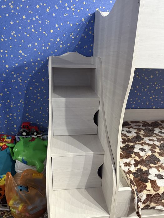 Кровать двухъярусная