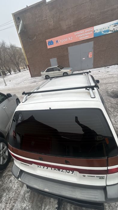 Mitsubishi Space Wagon 1993 год