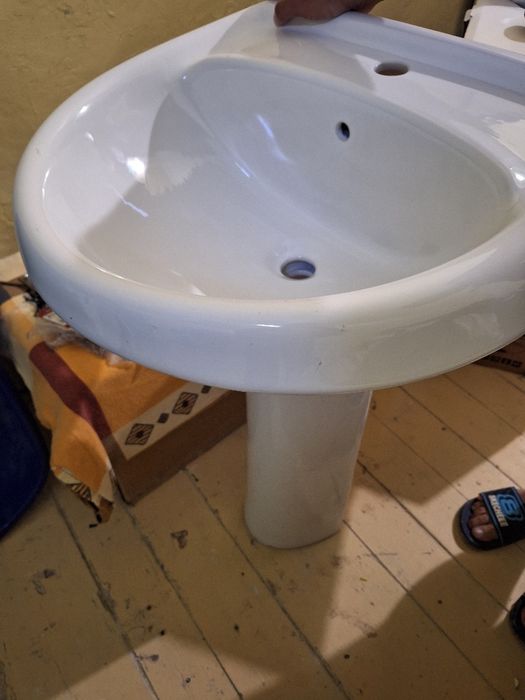 Vând boiler 60 Litri și o ghiuvetă Brăila