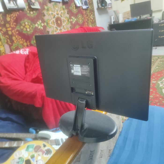 LG flat MONITOR 19"