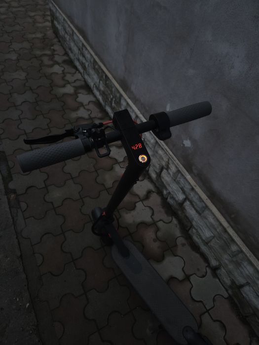 vând trotineta electrica