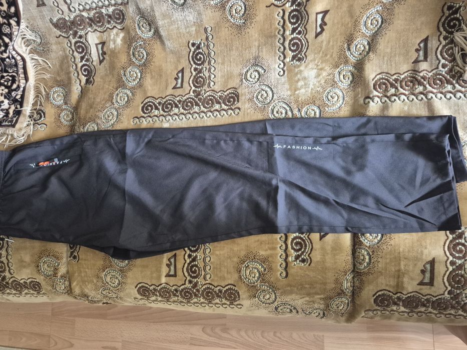 Pantaloni de Vara Noi