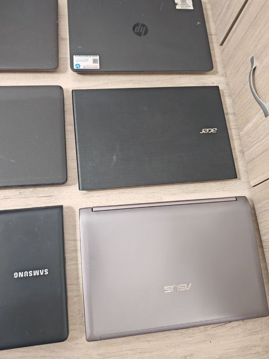 Lot 3 cu 12 laptopuri