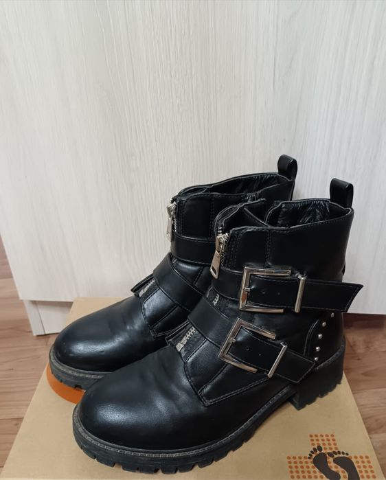 Полу батинки женские