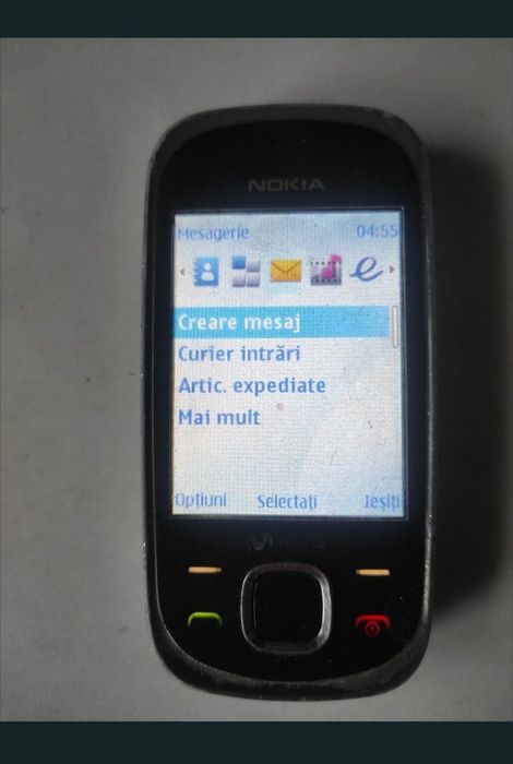 Telefon cu tastatură cu cameră foto video, foarte bine întreținut, arată foarte bine.