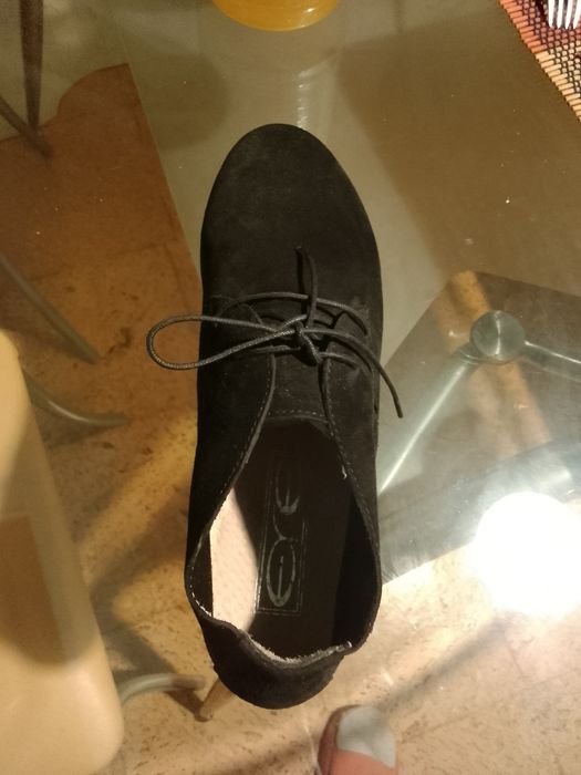 Черни велурени обувки EYE