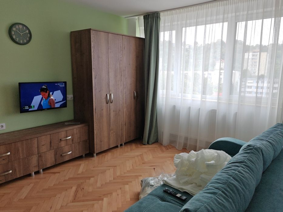 Închiriez apartament 3 camere zona 14 iulie