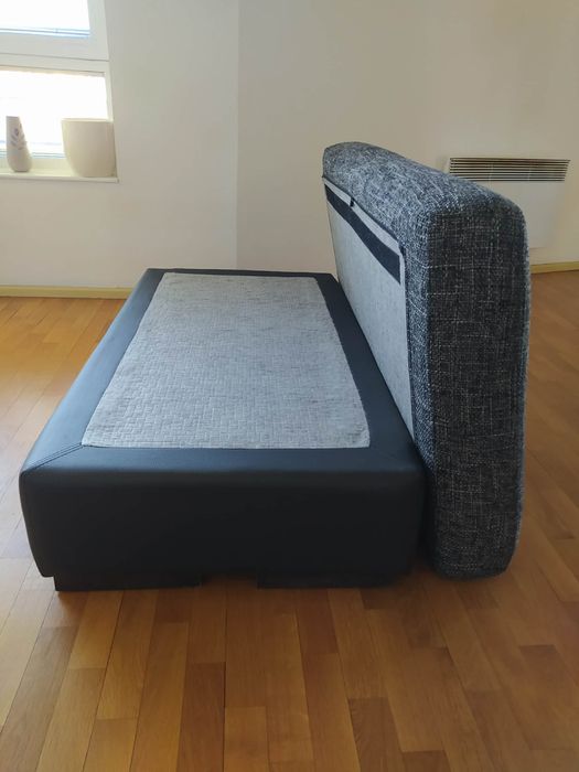 Табуретка- поставка за крака